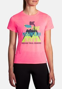Brooks DISTANCE SHORT SLEEVE 3.0 - Sportovní tričko - neo pink mountain goat