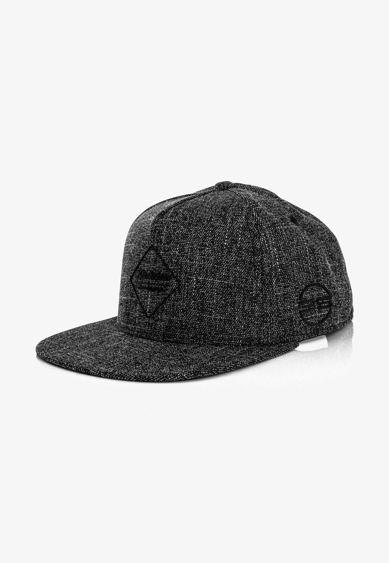 Czarny i szary czapka snapback wykonana z teksturowanej tkaniny, z diamentowym logo oraz okrągłym emblematem po bokach. Płaska daszek.