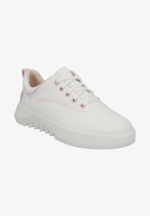 Baskets en toile blanche avec accents roses, bout rond et semelle en caoutchouc texturée. Elles disposent de lacets plats et d'un logo sur le côté.