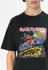 Only & Sons ONSIRON MAIDEN LIFE TEE - Apdrukāts T-krekls - jet black
