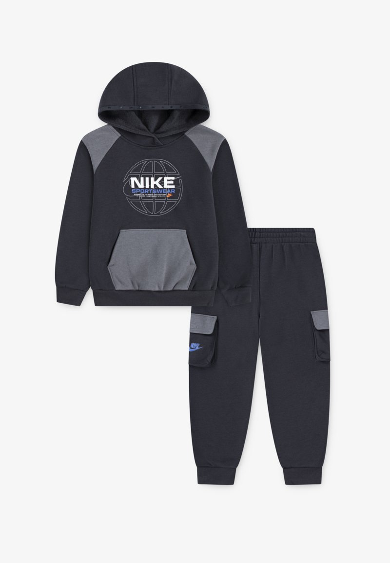 Nike Sportswear UTILITY SET - Fato de treino - smoke grey
