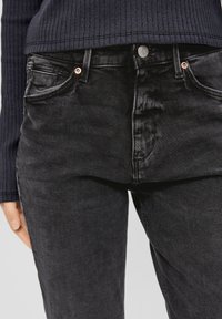QS Flared Jeans - dunkelgrau