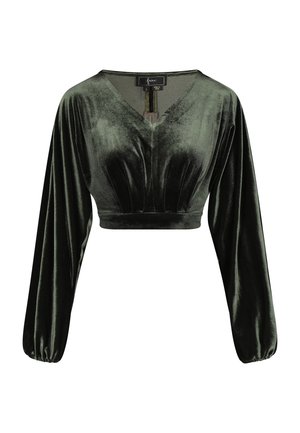 Donkergroene fluwelen crop top met een V-hals, geplooide voorkant en lange ballonmouwen die bij de manchetten zijn gathered.