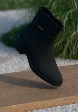 Kotníkové boty - black