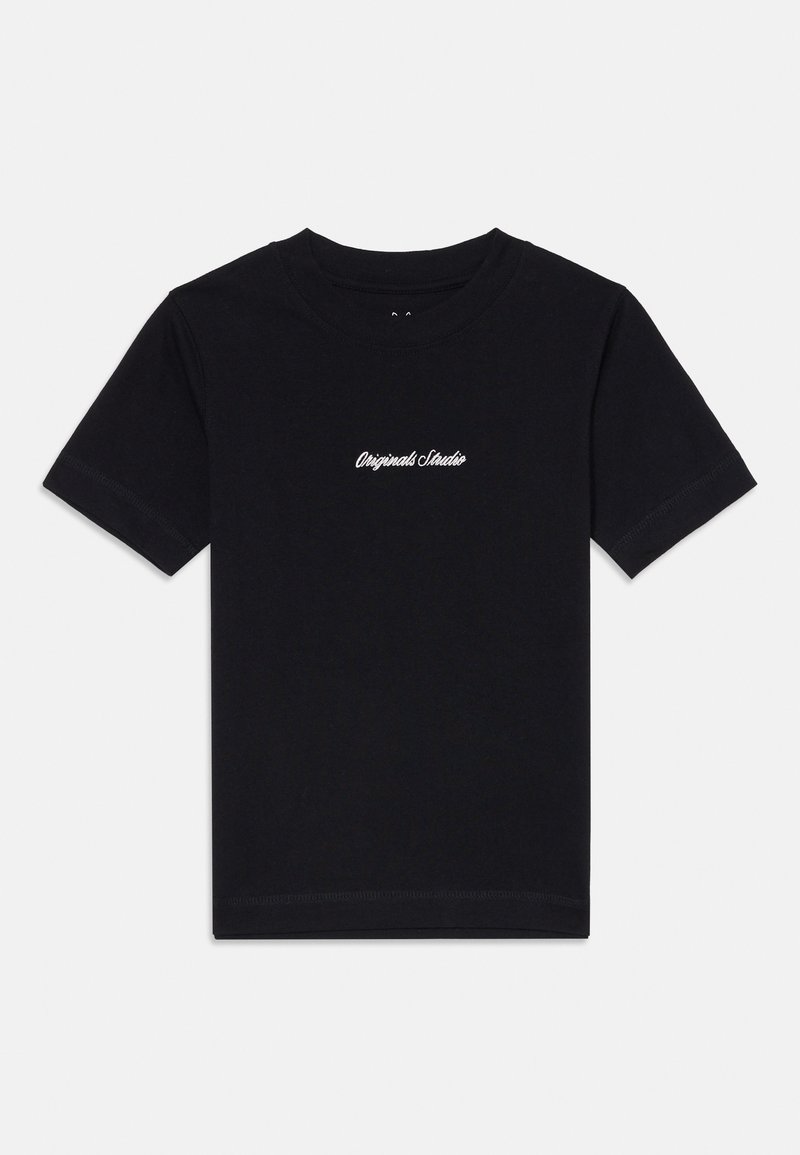 Melns kokvilnas t-krekls ar apaļu kaklu, īsām piedurknēm un baltu izšuvumu "Originals Studio" uz krūtīm. Gluda tekstūra.