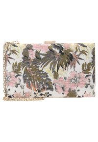 Bolso de mano de tela con patrón floral sobre fondo blanco, con diseños en rosa y verde. Correa de cadena metálica y cierre con broche.