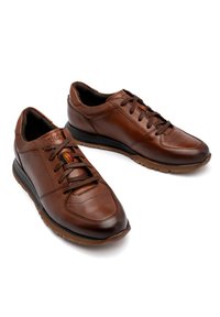 RYŁKO - Sznurowane obuwie sportowe