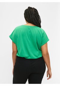 Zizzi 2-PACK SHORT SLEEVED - Jednoduché tričko - kelly green black