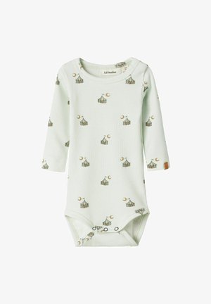 Langärmliger Baby-Bodysuit aus Rippstoff in blassem Grün mit Druckmotiven von einem Zirkuszelt und einem Halbmond, mit Druckknöpfen am unteren Ende, Vorderansicht.