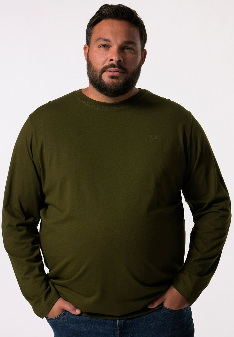 Olivově zelená košile s dlouhým rukávem vyrobená z bavlny, s kulatým výstřihem, volným střihem a malým embosovaným logem na hrudi.