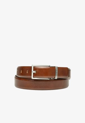 Brązowy skórzany pasek z błyszczącym wykończeniem, wyposażony w srebrną prostokątną klamrę i wiele otworów do regulacji. Gładka faktura i zaokrąglone krawędzie.