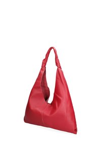 Borsa a tracolla in pelle rossa dal design morbido, forma triangolare e una singola tracolla intrecciata. Texture liscia con un ampio scomparto aperto.