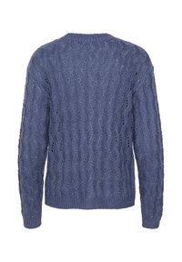 Dunkelblauer Kabelstrickpullover mit strukturiertem Muster, Rundhals und gerippten Bündchen und Saum. Das Material wirkt leicht.