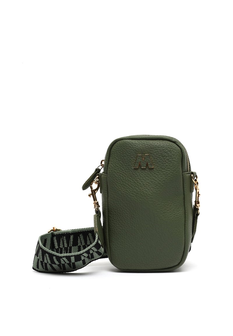 Sac bandoulière en cuir vert avec quincaillerie dorée, bords arrondis et sangle en tissu à motif. Logo 'M' notable à l'avant.