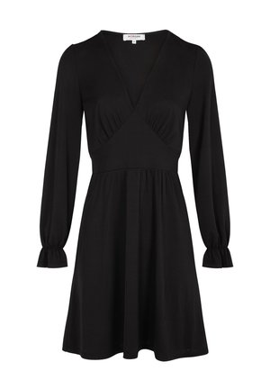 Vestido negro de tela suave, con escote en forma de V, mangas largas abullonadas con puños elásticos y una falda acampanada.