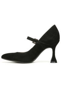 Zwarte suede Mary Jane-schoen met een spitse neus, verstelbare band en een unieke uitlopende hak. Glad textuur en klassieke silhouet.