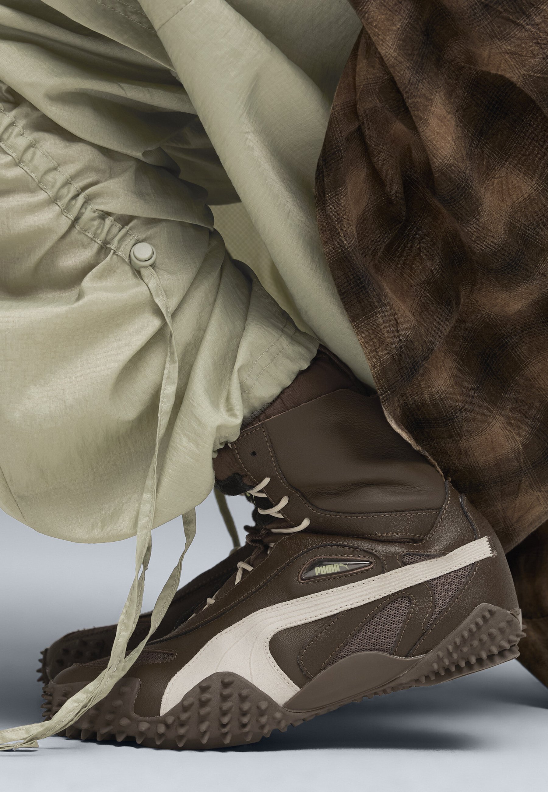 Puma MOSTRO MID - Snørestøvletter - chocolate-alpine snow/brun - Zalando.dk