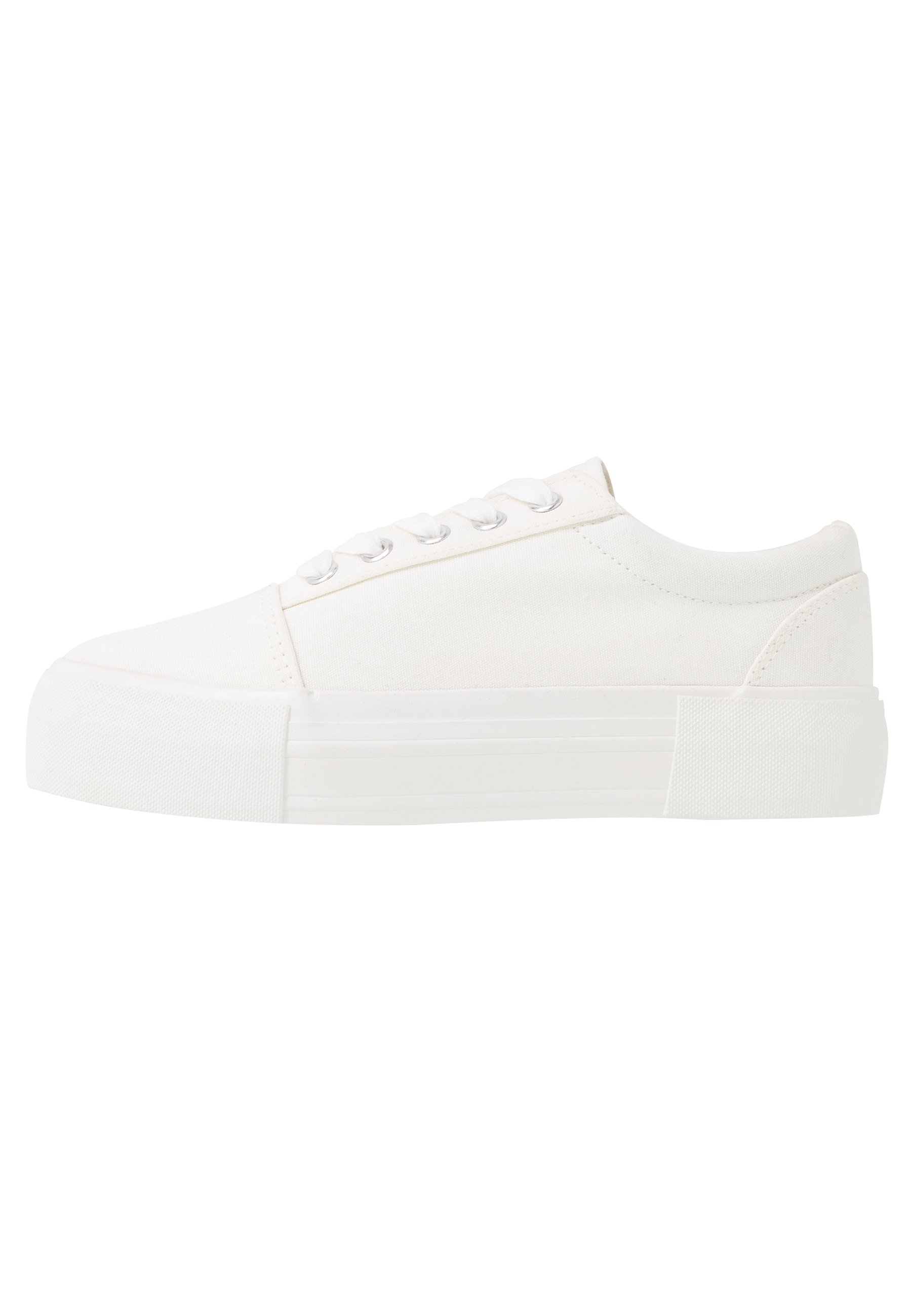 Low top sneakers