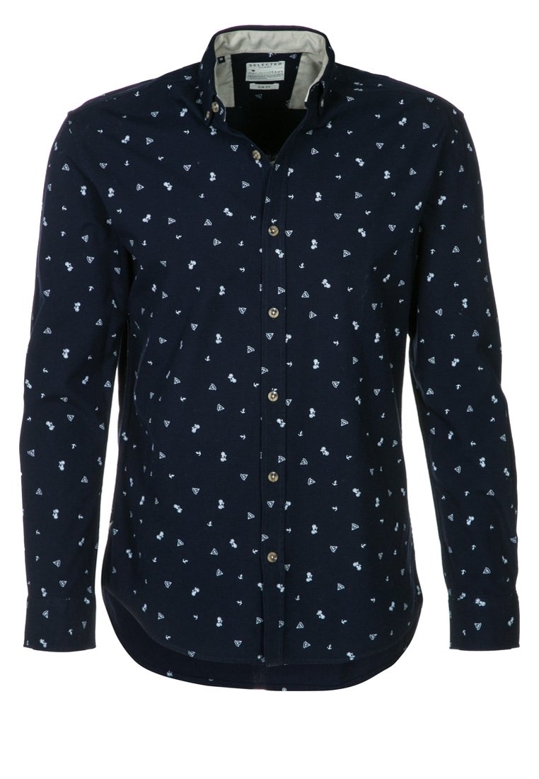 Marinblå skjorta med knappar, prydd med vitt mönster som inkluderar trianglar och prickar. Har spridd krage och långärmar, tillverkad av bomullstyg.