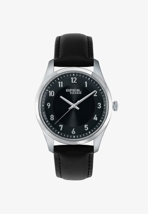 Montre à bracelet en cuir noir avec un boîtier en acier poli, un cadran noir, des aiguilles des heures et des minutes argentées et des index des heures blancs. Présente un logo de la marque.