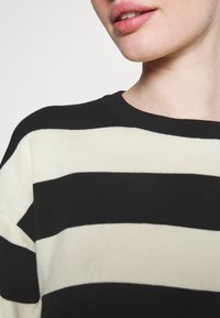 Noisy May CROP KNIT NOOS - Stickad tröja - black