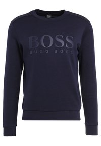 Mörkblå bomullströja med rundad hals, långa ärmar och en upphöjd logotryck "BOSS HUGO BOSS" över framsidan.
