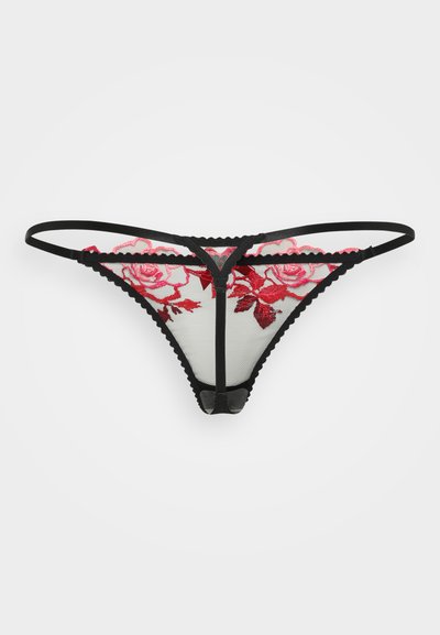 String noir en dentelle avec broderie florale rouge, présentant des bords dentelés et des fines bretelles. Le design en mesh ajoute de la texture et du détail.