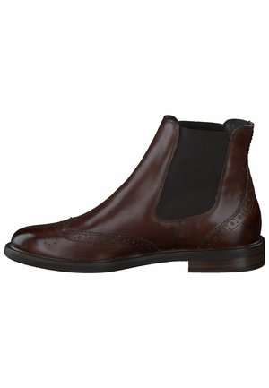 Botín Chelsea de cuero marrón con paneles laterales elásticos, intrincados detalles de brogue, punta redondeada y un tacón bajo y apilado.