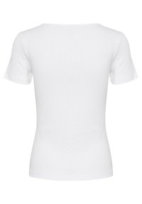 Witte kortarmige gebreide top met een getailleerde silhouet, ronde halslijn en subtiele diamantpatroon in de stof.