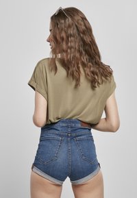 Urban Classics EXTENDED SHOULDER - Osnovna majica kratkih rukava - khaki
