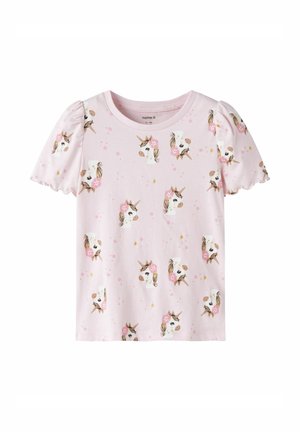 Light pink short-sleeve children's shirt with puffed sleeves featuring a pattern of unicorn heads with flowers and gold details.