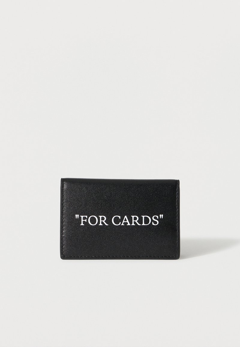 Porte-cartes en cuir noir avec le texte blanc "FOR CARDS" imprimé sur le devant, affiché sur un fond blanc uni.