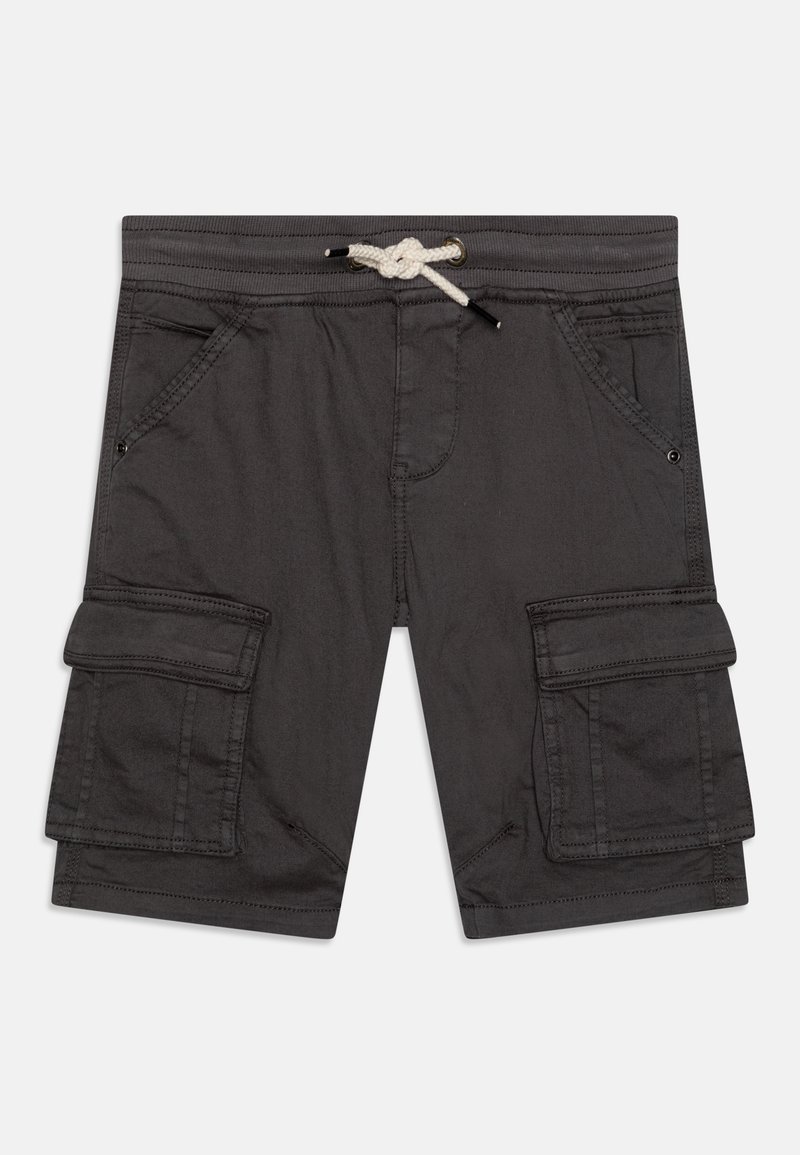 Short cargo gris foncé avec poches avant, grandes poches latérales à rabat et cordon blanc à la taille élastique.