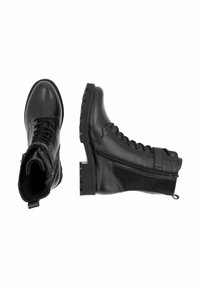 Bottes chelsea en cuir noir à lacets avec une fermeture éclair latérale, semelle en caoutchouc et panneau en tissu extensible texturé pour plus de confort.