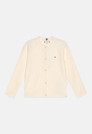 Kremfarvet kabelstrikket cardigan med lange ærmer, rund hals, knapper foran og lille Tommy Hilfiger-logo på brystet.