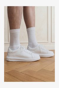 Valimata, white