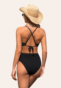 Cupshe ALLURING WITH PLUNGING NECKLINE - Traje de baño - black