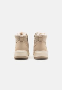 Tamaris Vysoké tenisky - beige