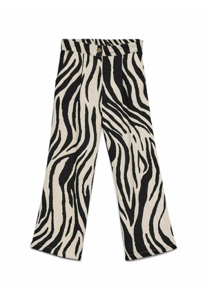 Czarno-białe spodnie z prostymi nogawkami w paski zebry, z guzikiem i elastycznym pasem, ułożone płasko na białym tle.