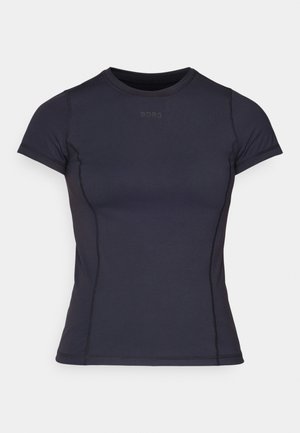 Camiseta desportiva de manga curta em azul marinho escuro, feita de um tecido suave e elástico com um design ajustado. Apresenta costuras sutis e um logótipo no peito.