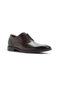 Scarpa da cerimonia in pelle marrone con finitura liscia, design con lacci, punta arrotondata e tacco basso impilato.