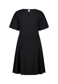 Zwarte A-lijn jurk met korte pofmouwen, een ronde halslijn en een opening met sleutelloch. Glad materiaal met een vloeiende silhouet.