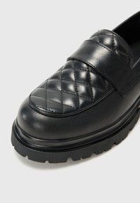 Thumbnail Image 6