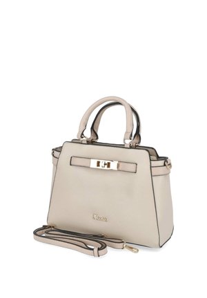 Beige gestructureerde leren handtas met bovenhandvatten, afneembare schouderriem en goudkleurige rechthoekige sluiting op het voorpaneel.