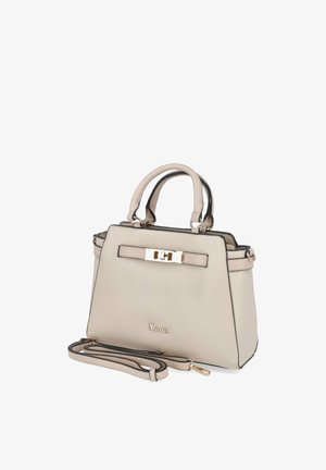 Beige strukturierte Ledertasche mit oberen Griffen, abnehmbarem Schultergurt und goldfarbenem rechteckigem Verschluss an der Vorderseite.