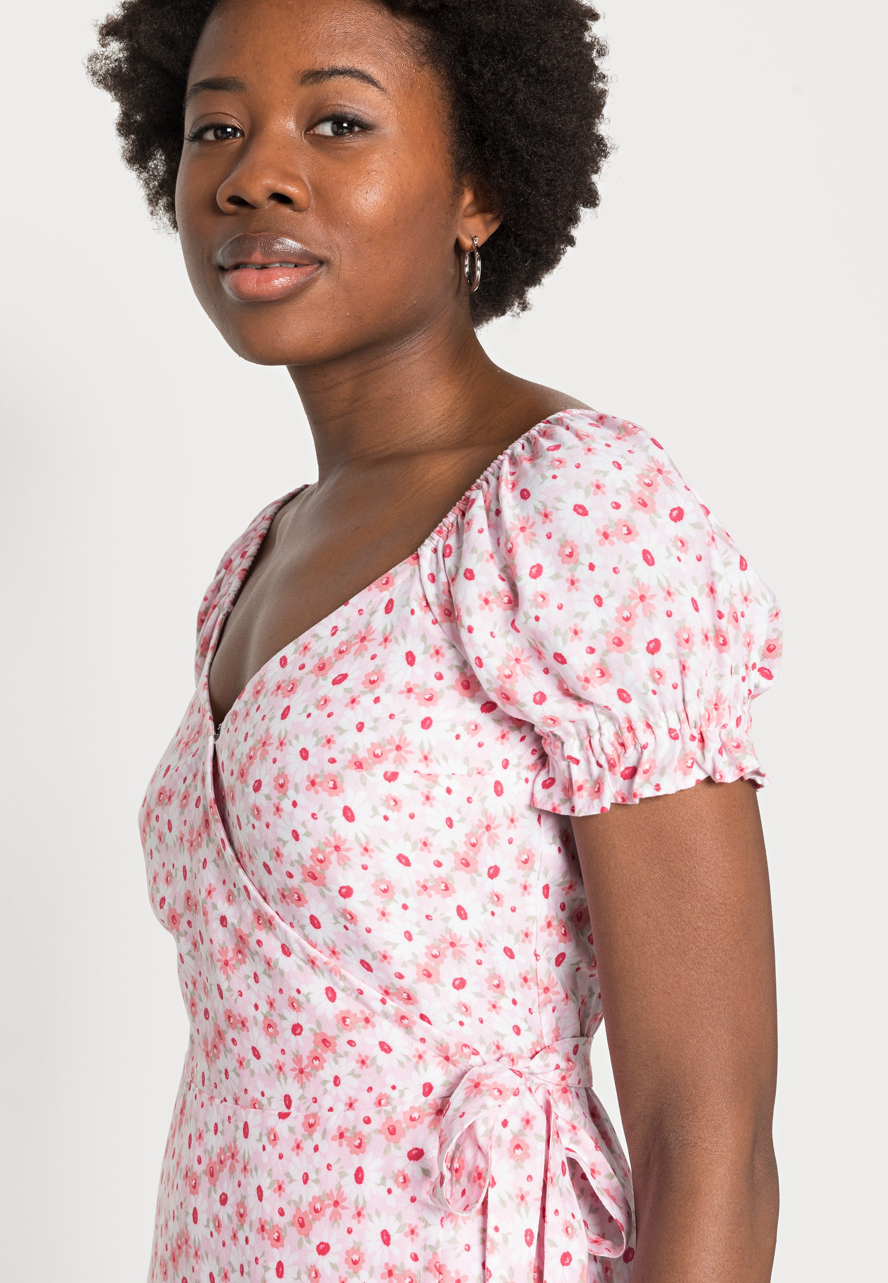 Hollister Co. BEST IS BACK WOVEN WRAP DRESS - Vestido informal - pink/rosa  - Zalando.es
