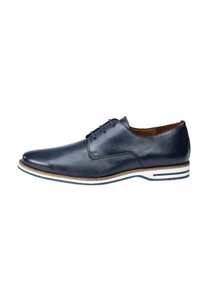 Scarpa elegante da uomo in pelle blu navy con frontale allacciato e suola bianca con strisce blu e rosse.