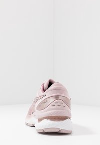 ASICS Chaussures de running sur route - light pink