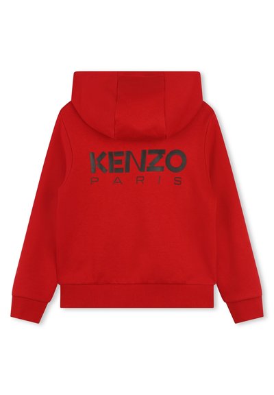 Felpa rossa in misto cotone. Presenta un cappuccio e polsini a coste. Sul retro è stampato "KENZO PARIS" in nero, con una texture liscia.