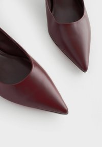 Next WIDE FIT FOREVER COMFORT KITTEN HEEL COURT - Avokkaat - wine red